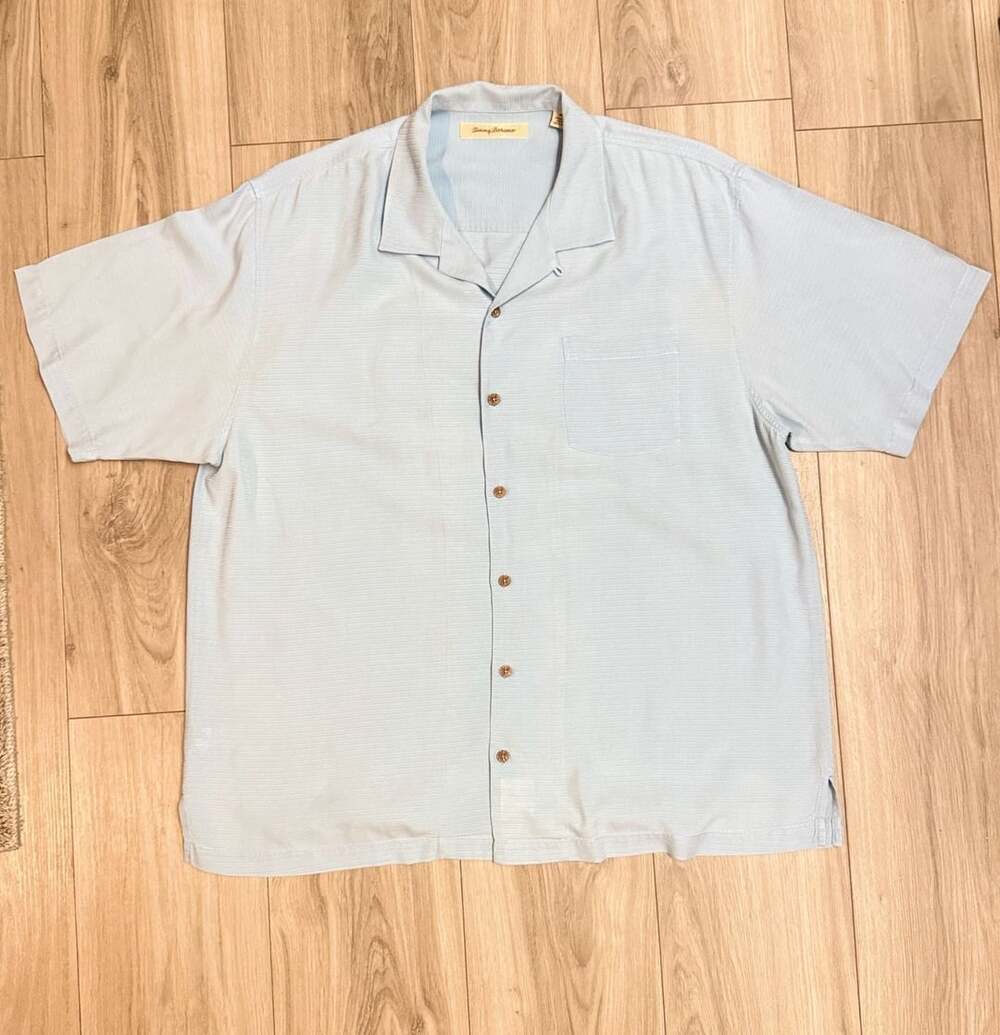 Tommy Bahama Silk Camp Shirt Size XL Light Blue Textured